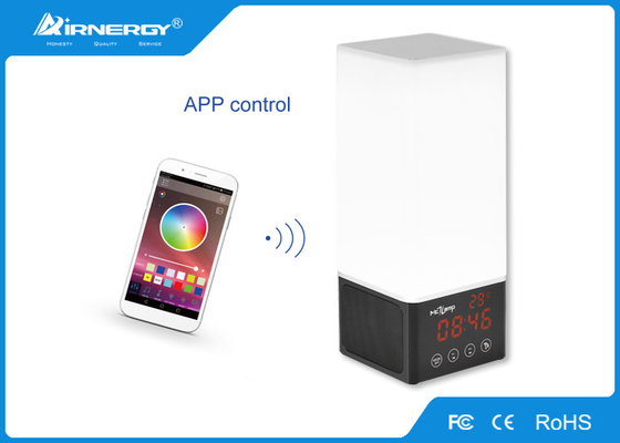 Alto control ligero elegante casero con la radio de FM, del App del Presidente de Bluetooth poder 9.6W